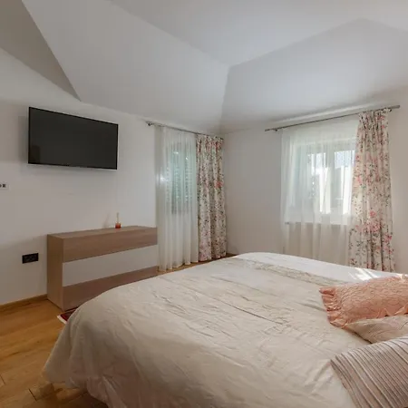 Wonderful Mirna Villa Poljane