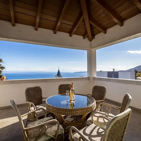 Wonderful Mirna Villa