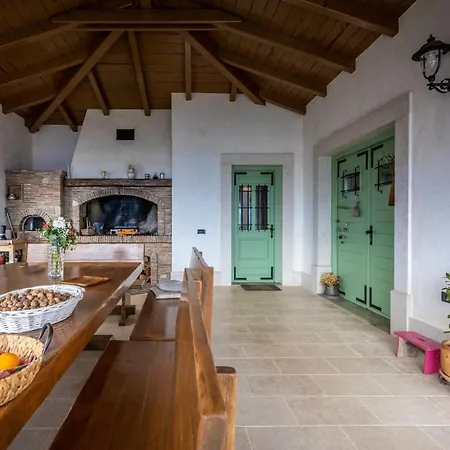 Wonderful Mirna Villa *